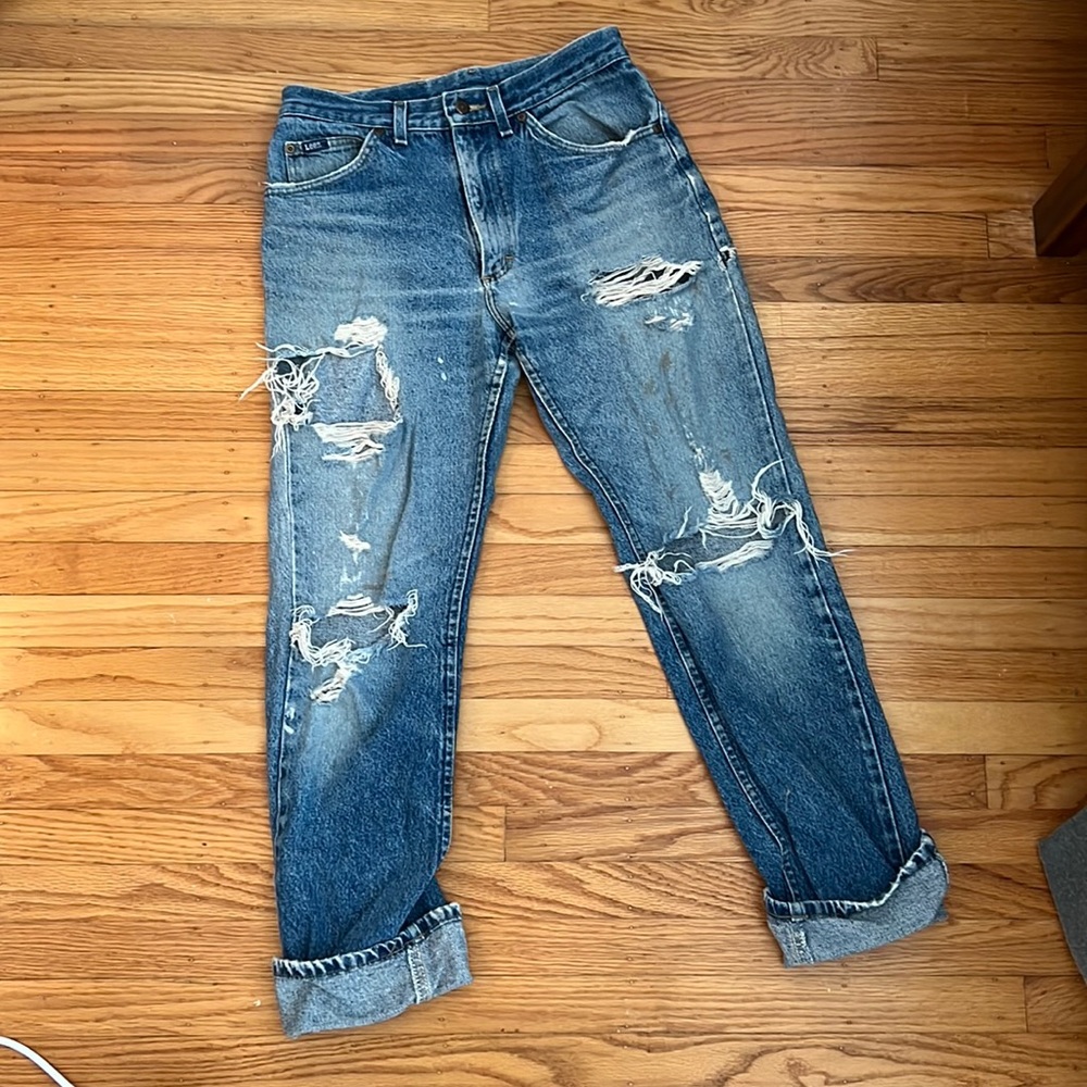 PERFECTLY DISTRESSED VINTAGE LEE JEANS